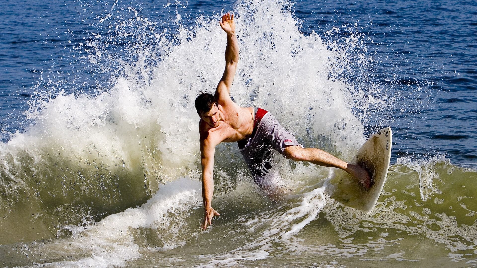 kaiyun开云·官方网站-皮特·卡普尔强悍的突破和精准的传球，让袋鼠队的进攻充满威胁